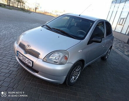 Toyota Yaris 2000 року