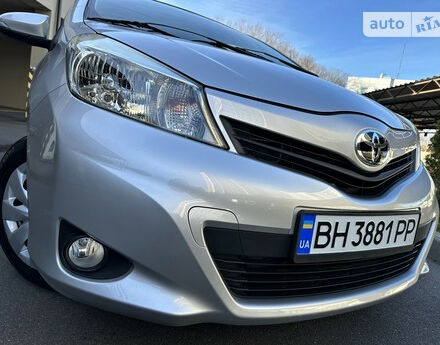 Toyota Yaris 2012 року