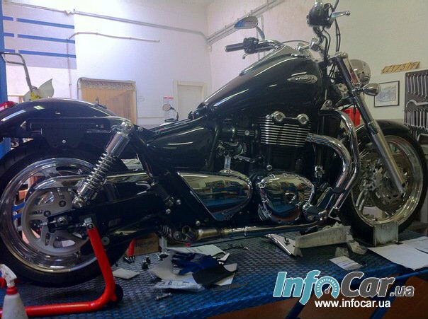 Triumph Thunderbird 2011 року