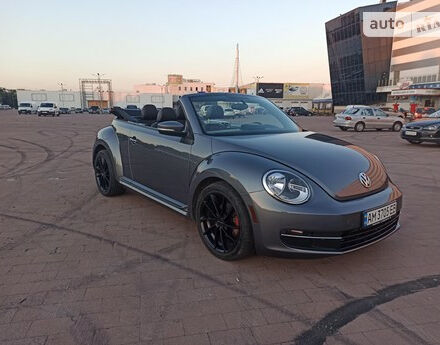 Фото на отзыв с оценкой 4.8 о Volkswagen Beetle 2015 году выпуска от автора "Андрей Kolomiichuk" с текстом: Авто супер, расход дизеля 6,5 л/100 в городе ,по расходникам проблем, нет несмотря что американка...
