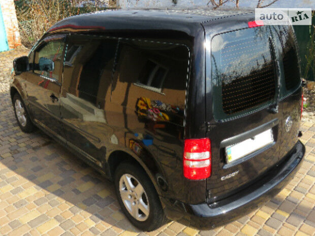 Volkswagen Caddy пасс. 2010 року