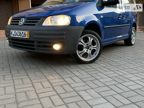 Volkswagen Caddy пасс. 2005 року