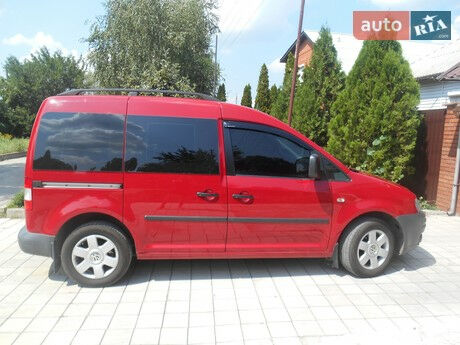 Volkswagen Caddy пасс. 2010 року