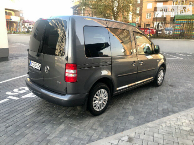 Volkswagen Caddy пасс. 2013 года