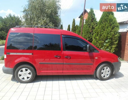 Volkswagen Caddy пасс. 2010 року