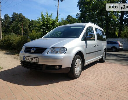 Volkswagen Caddy пасс. 2010 року