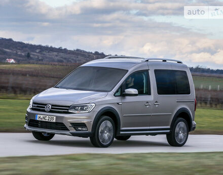 Volkswagen Caddy пасс. 2011 року