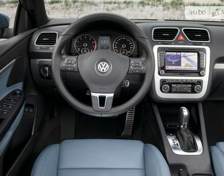 Фото на відгук з оцінкою 5   про авто Volkswagen Eos 2007 року випуску від автора “Николай” з текстом: Очень динамичен. Специально комплектовал 6-ти ступенчатой механикой и не проиграл. Машина полност...