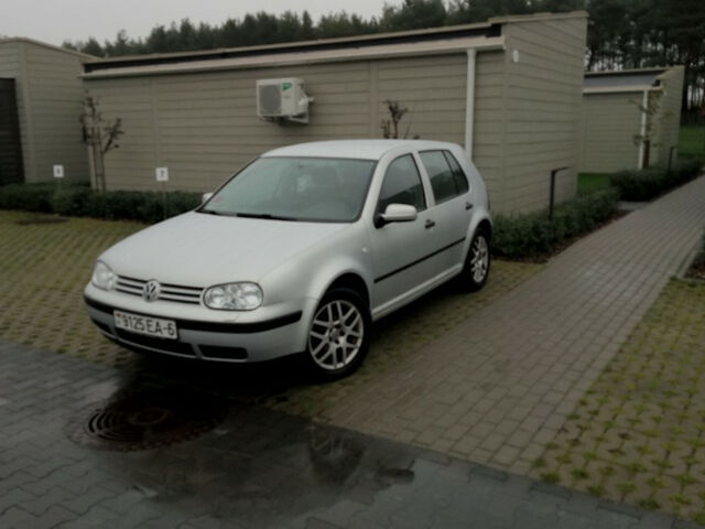 Volkswagen Golf 1998 року