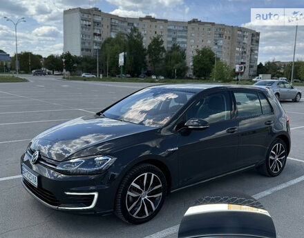 Фото на отзыв с оценкой 4.6 о Volkswagen Golf 2019 году выпуска от автора "Vlad Pigarev" с текстом: Купив e-Golf 2 місяці тому, накатав уже більше 5 000 км, готовий поділитись досвідом. Моєму гольф...