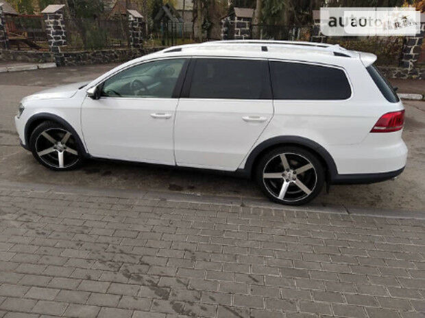 Volkswagen Passat Alltrack 2012 року