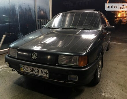 Volkswagen Passat B3 1990 року