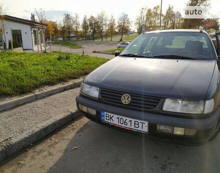 Фото на відгук з оцінкою 4.4   про авто Volkswagen Passat B4 1995 року випуску від автора “Тарас” з текстом: Машине класна якщо купити її у порядного водія який доглядав за своїм авто. Комфортна підвіска. Д...