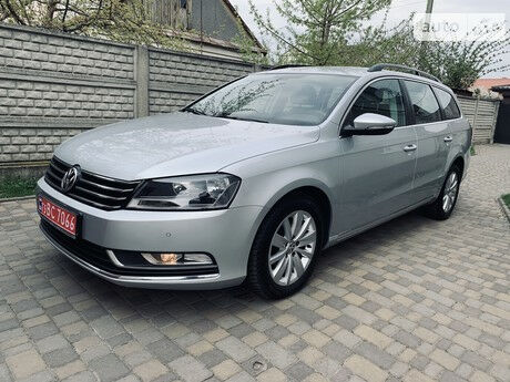 Фольксваген Пассат Б7 2013 року Volkswagen Passat B7 2013 року