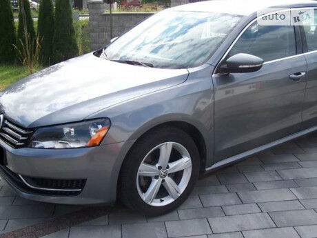 Volkswagen Passat B7 2012 року