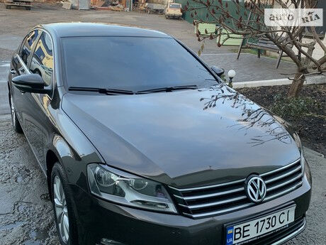 Фольксваген Пассат Б7 2013 року Volkswagen Passat B7 2013 року