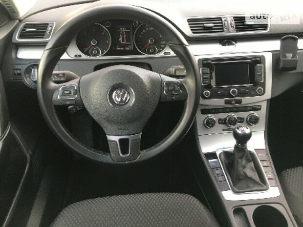 Volkswagen Passat B7 2012 года
