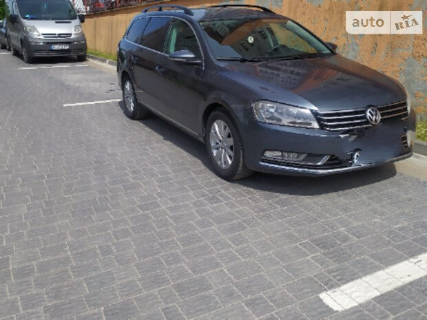 Volkswagen Passat B7 2012 року