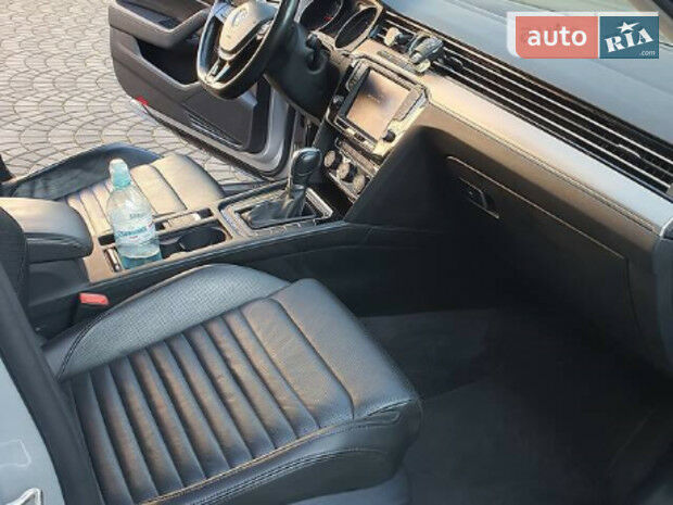 Volkswagen Passat B8 2015 року