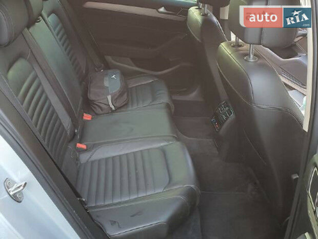 Volkswagen Passat B8 2015 року