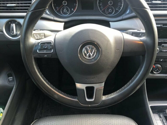 Volkswagen Passat 2014 року