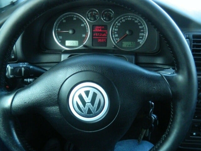 Volkswagen Passat 2003 року