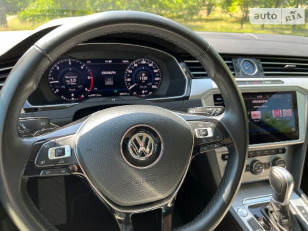 Volkswagen Passat 2018 року