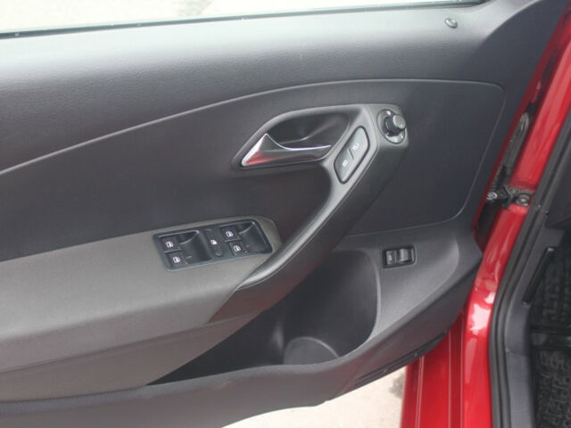 Volkswagen Polo 2012 года