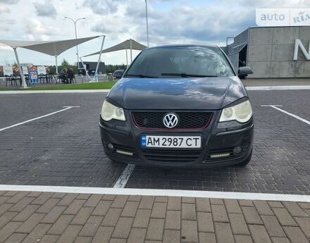 Фото на отзыв с оценкой 4.6 о Volkswagen Polo 2007 году выпуска от автора "Анна" с текстом: Дуже недооцінена машинка. Витрати палива маленькі, місця в салоні багато, в багажник поміщається ...