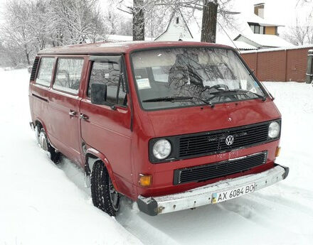 Фото на отзыв с оценкой 4.2 о Volkswagen T3 (Transporter) пасс. 1989 году выпуска от автора "Артем Лозовой" с текстом: Отличный семейный автомобиль, простой в обслуживании и достаточно надежный