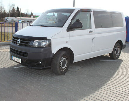 Фото на отзыв с оценкой 4.8 о Volkswagen T6 (Transporter) пасс. 2012 году выпуска от автора "Фірман Тарас" с текстом: Авто дуже добре підходить для великої сім\'ї.Мінус т5 ліміт розпредвала 300 тис. по нашім дорогах...