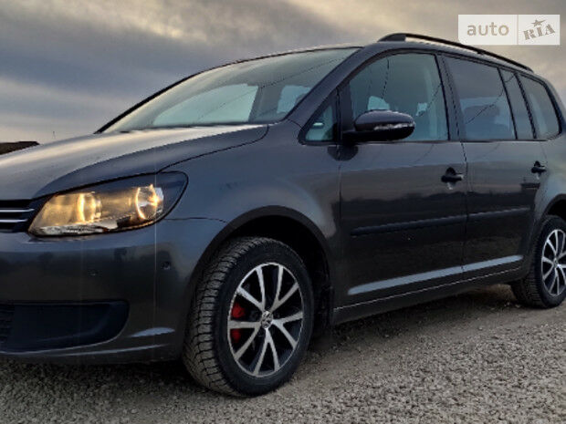 Volkswagen Touran 2011 року