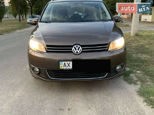 Volkswagen Touran 2011 року