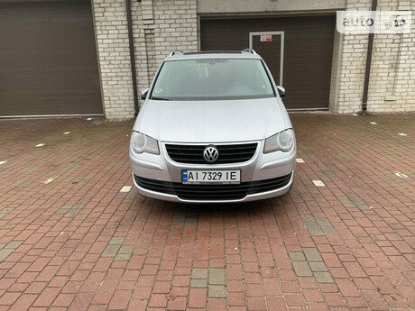 Фольксваген Туран 2010 року Volkswagen Touran 2010 року