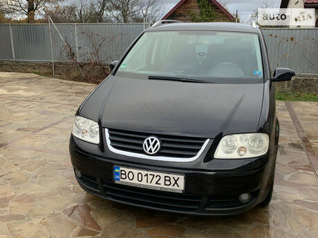 Фольксваген Туран 2004 года Volkswagen Touran 2004 года