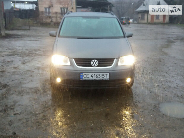 Фольксваген Туран 2004 года Volkswagen Touran 2004 года