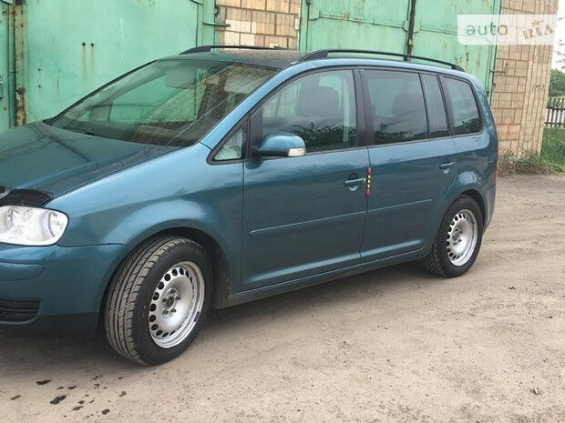 Фольксваген Туран 2004 года Volkswagen Touran 2004 года