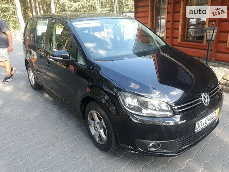 Volkswagen Touran 2011 року