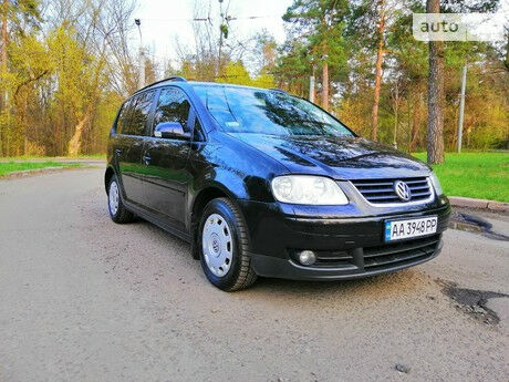 Фольксваген Туран 2004 року Volkswagen Touran 2004 року