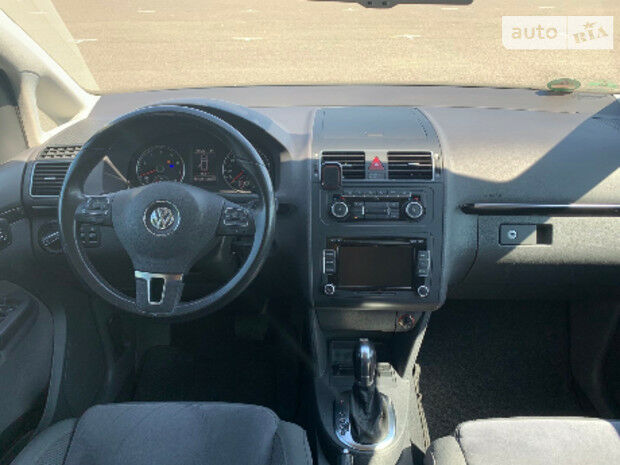 Volkswagen Touran 2011 года