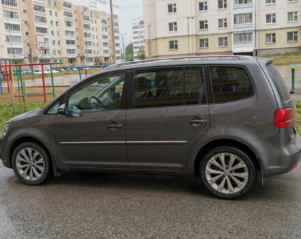 Volkswagen Touran 2013 року - Фото 2 автомобіля