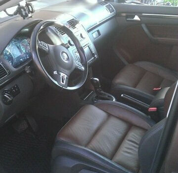 Volkswagen Touran 2012 года - Фото 2 авто