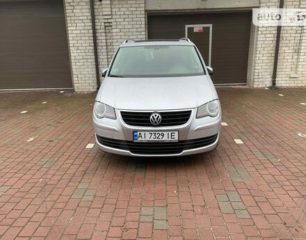 Volkswagen Touran 2010 року