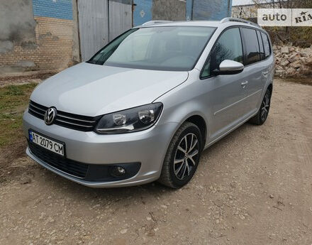 Volkswagen Touran 2011 року