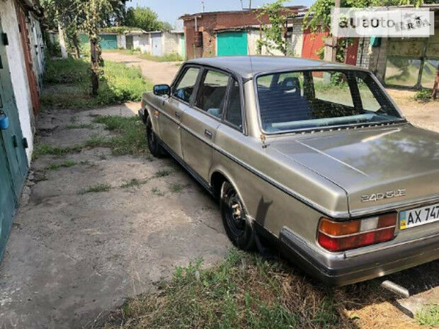 Volvo 240 1986 року