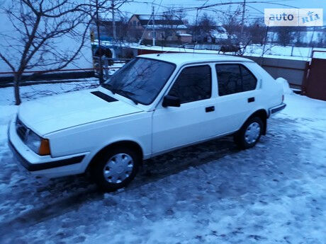 Volvo 340 1986 года