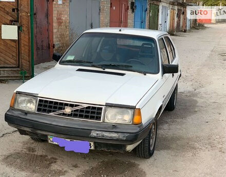 Фото на відгук з оцінкою 4   про авто Volvo 340 1986 року випуску від автора “Микола” з текстом: С вольво стыкаюсь не первый раз, до этого была 440. Надёжный автомобиль, высокий клиренс и фаркоп...