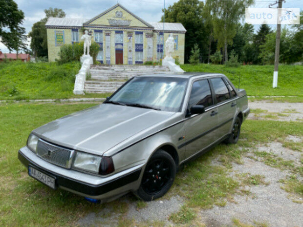 Volvo 460 1990 года