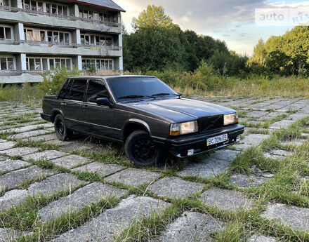 Фото на отзыв с оценкой 4.4 о Volvo 740 1985 году выпуска от автора "Віталій" с текстом: Автомобілем задоволений прям дуже. Ходові показники неймовірні, динаміка на висоті. Авто без проб...