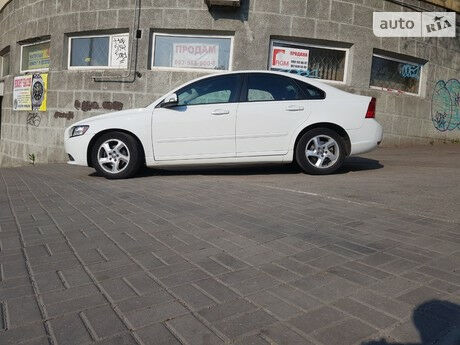 Volvo S40 2012 года